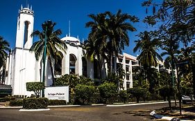 Готель Ixtapa Palace Exterior photo