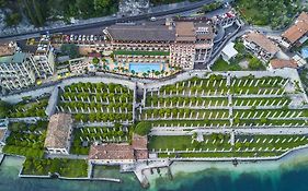 Hotel Splendid Palace Лімоне-суль-Гарда Exterior photo