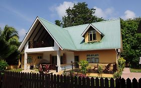 Gold Leaf Self Catering Guest House Ла-Діг Exterior photo