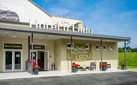 Hotel U Ledu Велке-Поповіце Exterior photo