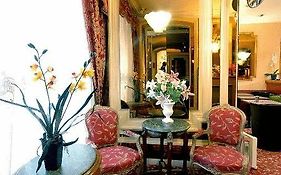 Hotel La Boetie Париж Room photo