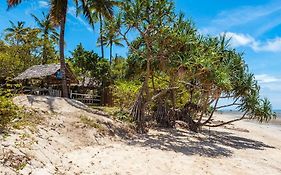 Capricorn Beach Cottages Pangani Exterior photo