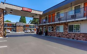 Econo Lodge Inn & Suites West Portland/Гіллсборо Exterior photo