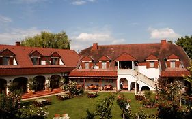 Hotel Weingut Rosenhof Ілльміц Exterior photo