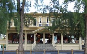 Готель White Shell Lounge And Restaurant Flic en Flac Exterior photo