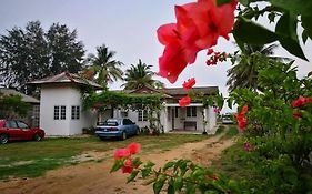 Ala Beach Lodge - Markisa Homestay Бачок Exterior photo