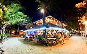 Cocoloco Beach Resort Manoc-Manoc Exterior photo