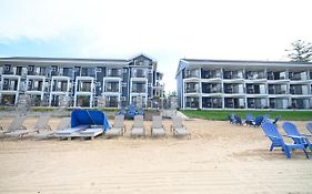 Pointes North Beachfront Resort Hotel Траверс-Сіті Exterior photo