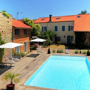 Bed and Breakfast Chambre D'Hotes La Cour Des Saligues Riscle Exterior photo