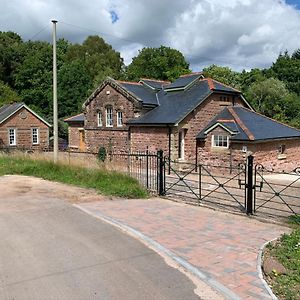 Апартаменти Pumping Station Holidays Cinderford Exterior photo