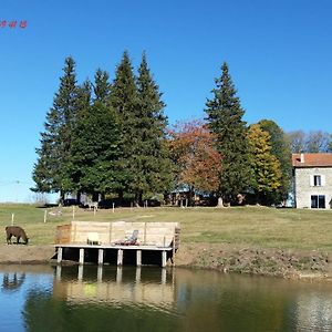 Bed and Breakfast Domaine Du Mas Du Taillet Ланарс Exterior photo