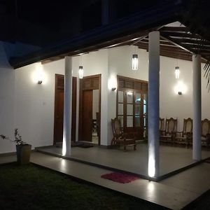 Готель Anuradhapura Peacock Garden Holiday Bungalow Exterior photo