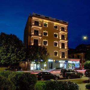 Christi'S Hotel Borova Корча Exterior photo