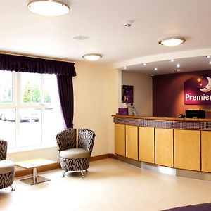 Premier Inn Кум-бран Exterior photo