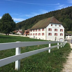 Готель Auberge De Bellelay Restaurant Chez Aron Balde Exterior photo