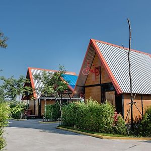 Red Bike Resort Phanom Sarakham Exterior photo