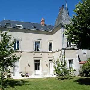 Bed and Breakfast Closerie La Fontaine Savigne-sur-Lathan Exterior photo