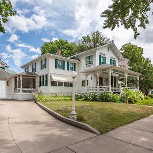 Bed and Breakfast Carriage House Bed & Breakfast Вайнона Exterior photo