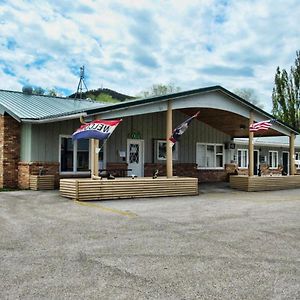 Deer Lodge Motel Санденс Exterior photo