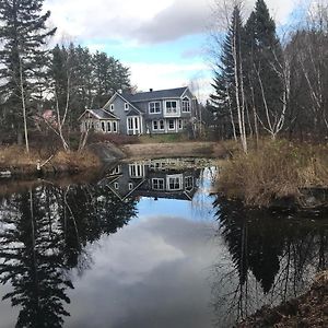 Bed and Breakfast Vieille Ecole Du Rang 3 Saint-Henri-de-Taillon Exterior photo