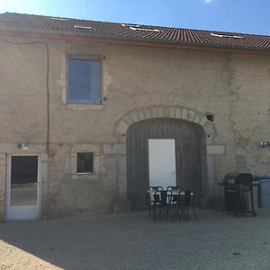 Готель La Chambre Des Avives Montigny-sur-l'Ain Exterior photo