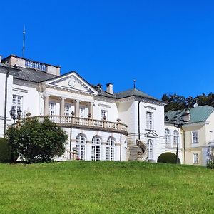 Pokoje Goscinne Palac W Balicach Instytut Zootechniki Pib Баліце Exterior photo