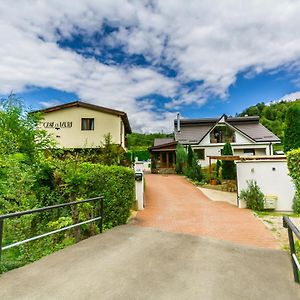 Bed and Breakfast Casa Cu Muri Тиргу-Окна Exterior photo