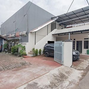 Готель Reddoorz Syariah Near Stasiun Чіанджур Exterior photo