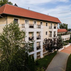 Arcanum Hotel Бекешчаба Exterior photo