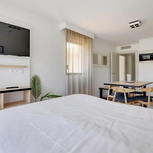 New Standard Suite For 4 People With Double Bed And Sofa Bed Ванс Exterior photo