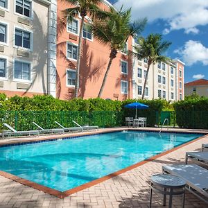 Готель Baymont By Wyndham Miami Doral Exterior photo