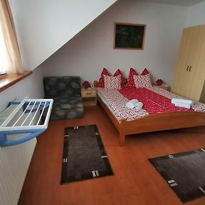 Bed and Breakfast Joos Apartman Шарвар Exterior photo