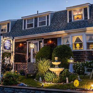 A Cape Cod Ocean Manor Inn Гайянніс Exterior photo