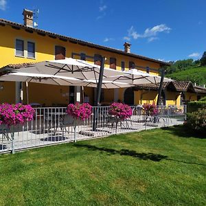 La Bossolasca Albergo Ristorante Санто-Стефано-Бельбо Exterior photo