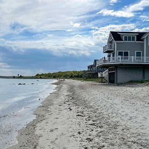 Вілла Sunny Beach House Getaway - Steps From Water! Маттапойзетт Exterior photo