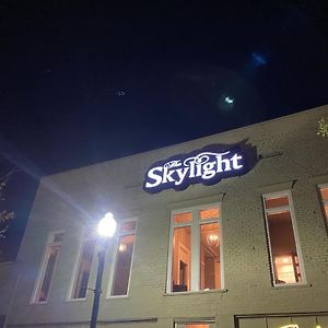 The Skylight Hotel Грінвілл Exterior photo