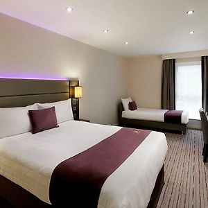 Premier Inn London Саутґейт Exterior photo