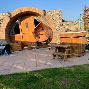 Апартаменти Romantic Escape Luxury Hobbit House With Hot Tub Шірнесс Exterior photo