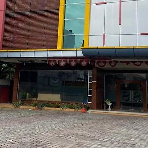 Готель Reddoorz Plus Syariah @ Jalan Syiah Kuala Banda Aceh Lheue Exterior photo