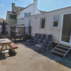 Bed and Breakfast The Jackdaw Pub Self Catering Static Caravan Free Breakfast Supplied Тадкастер Exterior photo