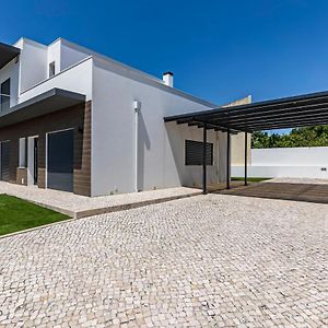 Вілла Captivating 4-Bed House In Cadaval District-Lisbon Torre  Exterior photo