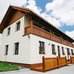 Bed and Breakfast Vendegvaro Panzio Lupeni  Exterior photo