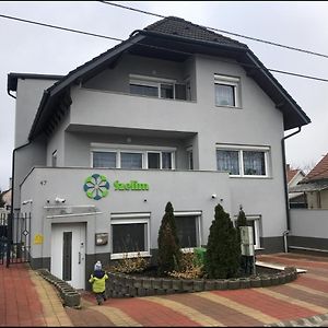 Szelim Motel Татабанья Exterior photo