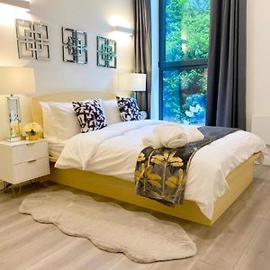 Newpointe Stunning 1-Bedroom Serviced Apartment Мілтон-Кінз Exterior photo