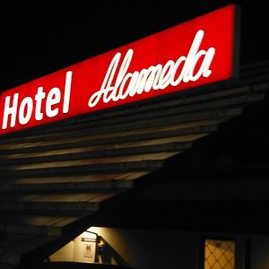 Hotel Alameda Алберґарія-а-Велья Exterior photo