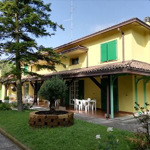 B&B Villa Dei Cigni Reali Карпі Exterior photo