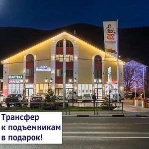 Готель ИвМонтан Естосадок Exterior photo