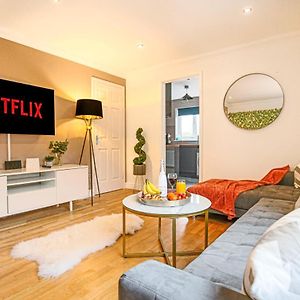 Pannier House - Central Mk - Free Parking, Garden, Smart Tvs With Netflix By Yoko Property Мілтон-Кінз Exterior photo