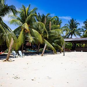 Готель Bushman Tioman Kampong Juara Exterior photo