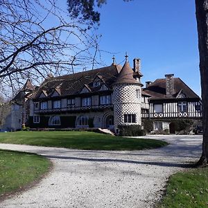 Chambres D'Hotes Manoir De Beaumarchais Ле-Шапель-Бурбон Exterior photo